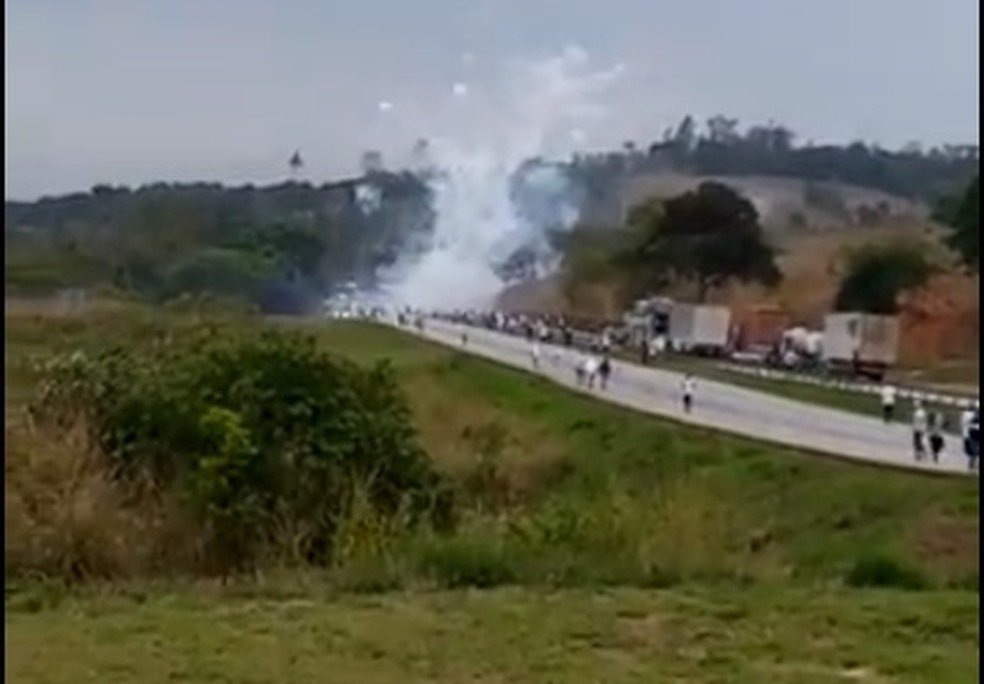 Mais de 30 ônibus com torcedores do Athletic embarcam para Belo Horizonte  para jogo decisivo na Série D, futebol