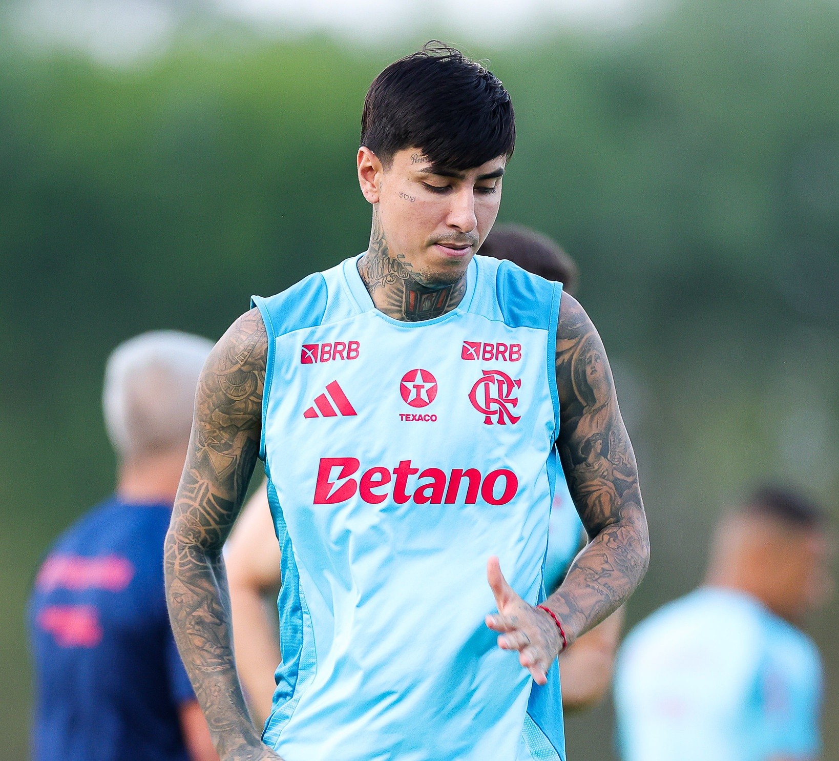 Pulgar critica música da torcida do Flamengo: Não é das melhores, diz o chileno