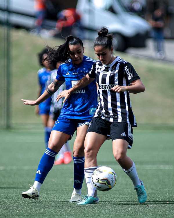 GOLEADA NO CLÁSSICO! Cruzeiro goleia e elimina Atlético-MG no Mineiro Feminino em partida decisiva