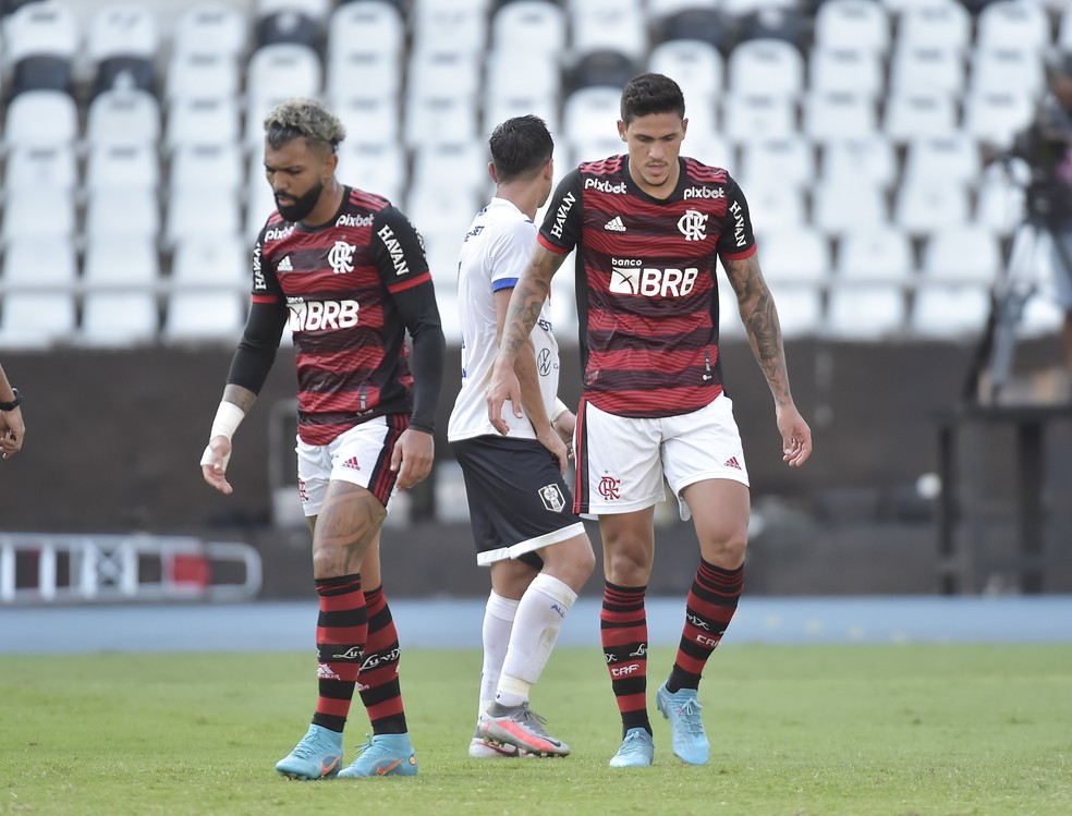 Gabigol e Pedro passaram de dupla a concorrentes no Flamengo em 2023 — Foto: André Durão