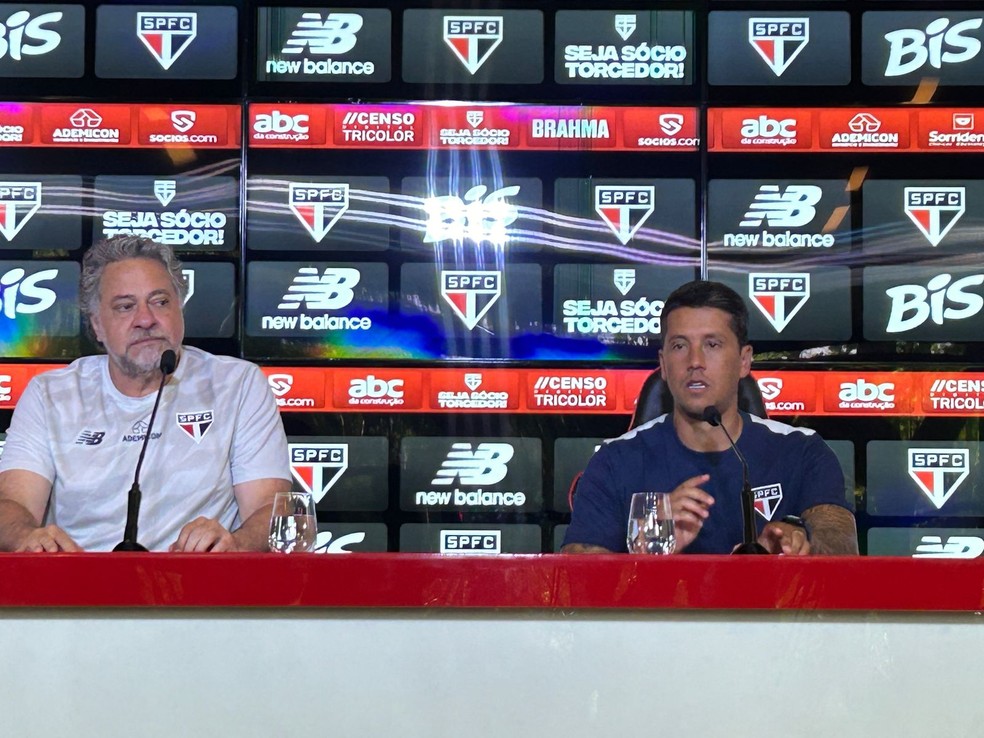 Thiago Carpini é apresentado no São Paulo — Foto: Bruno Giufrida
