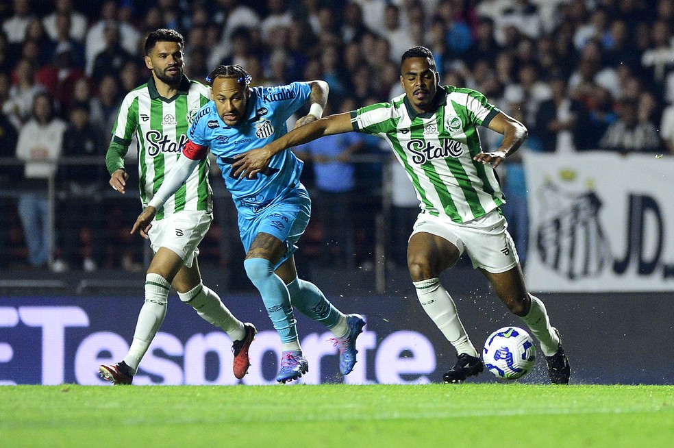No duelo do primeiro turno, o Santos venceu por 3 a 1 na Vila Belmiro — Foto: Marcos Ribolli