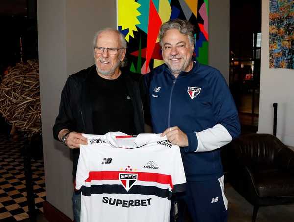 Forlán, ídolo do São Paulo, visita delegação em Montevidéu para encontro especial.