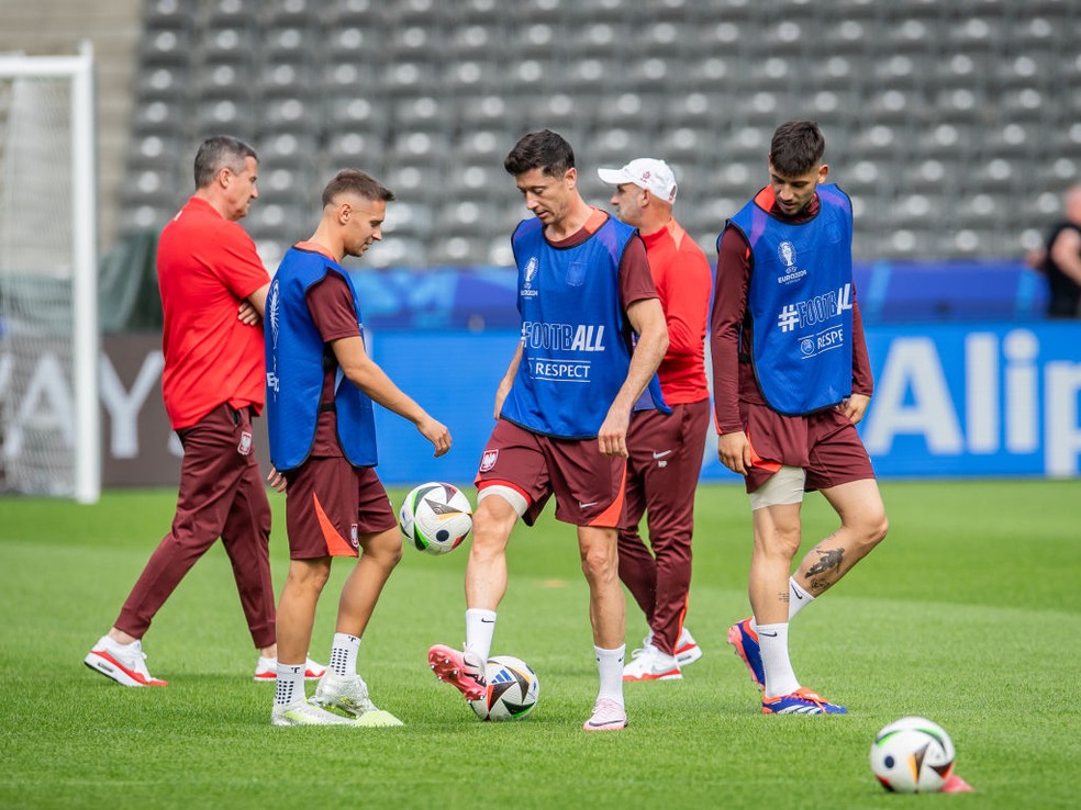 Lewandowski, no treino da Pol&ocirc;nia antes da partida contra a &Aacute;ustria &mdash; Foto: Luciano Lima / Uefa