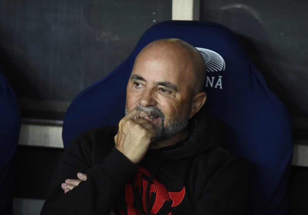 Flamengo pega Olímpia e vê fase ofuscada por crise com Pedro