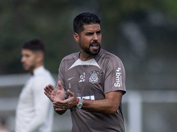 TIMÃO COM DESFALQUES! Veja quem estará disponível para Antonio Oliveira no Derby