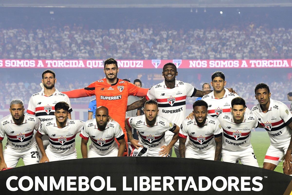 Desempenho de Calleri oscila e equívocos individuais afetam desempenho do São Paulo.