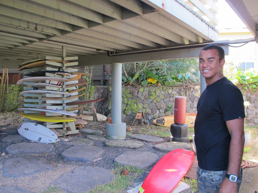 Com a família, Filipe Toledo já curte ondas de Pipeline no Havaí - Estadão