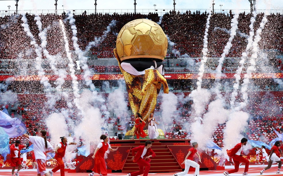Canadá comete gafe com taça da Copa na abertura do evento