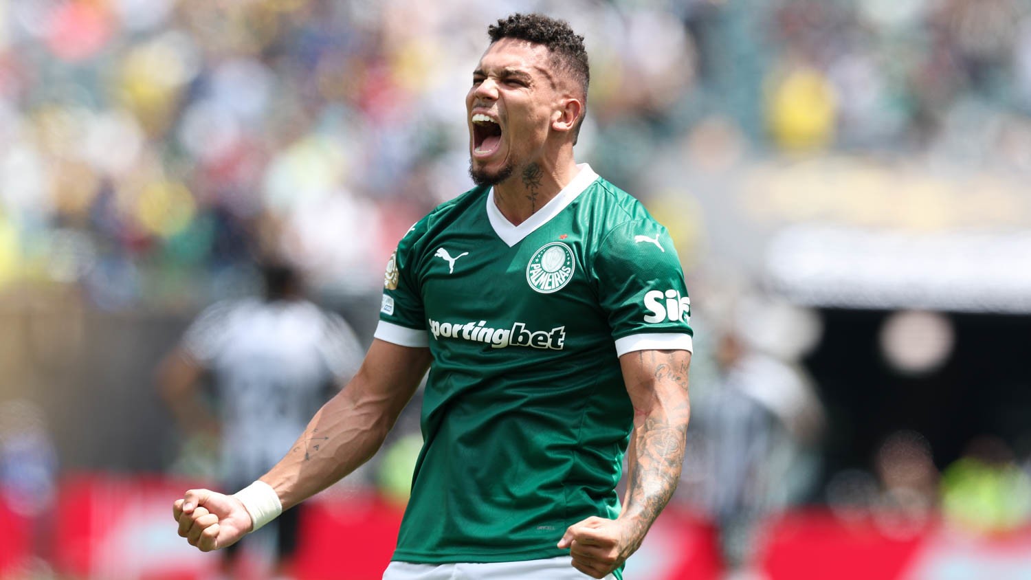 Entenda qual o problema de Paulinho e como ele é decisivo para o Palmeiras mesmo sentindo dores