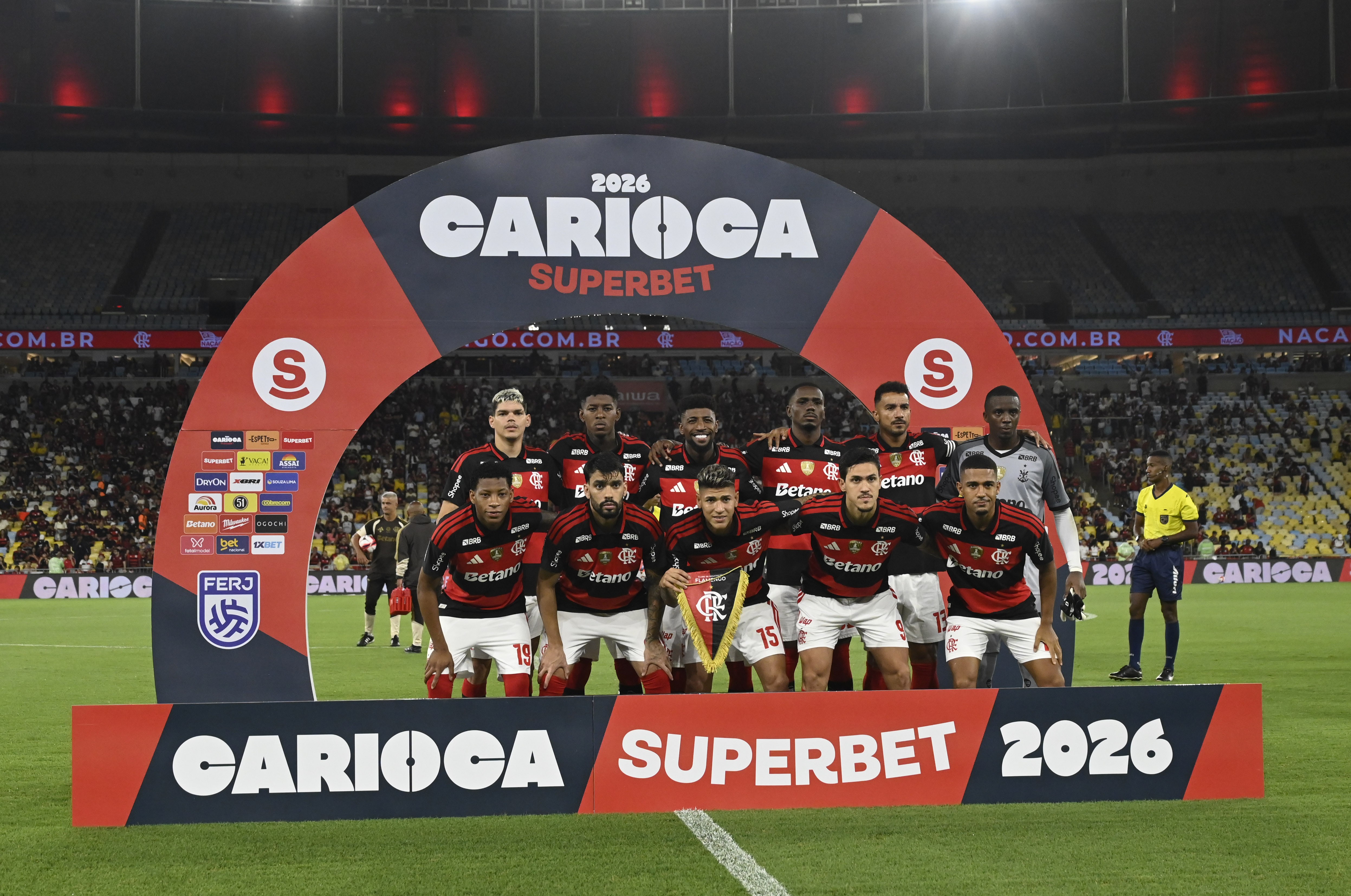 Brilho Coletivo do Flamengo: Samuel Lino se Destaca em Goleada Impressionante