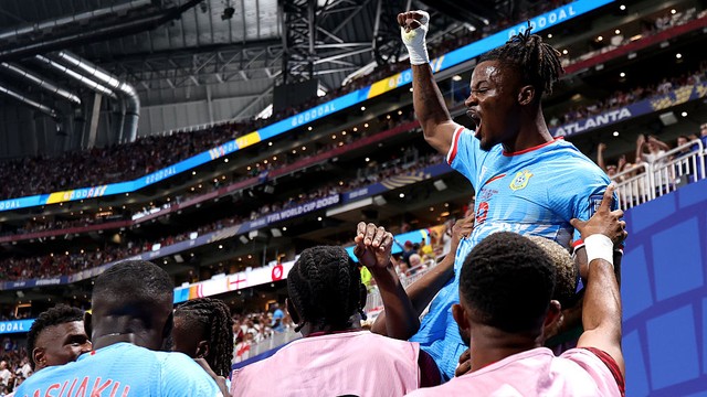 Brian Cipenga comemora gol RD Congo contra Inglaterra