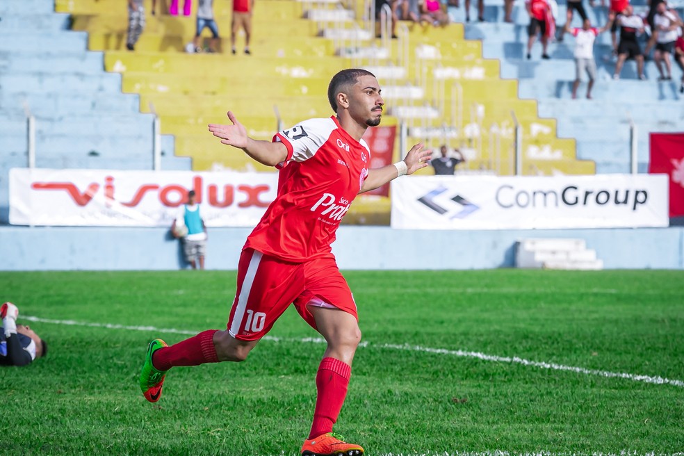 Varolo comemora o gol do Paranavaí sobre o Nacional-PR — Foto: FPF/Fernando Teramatsu