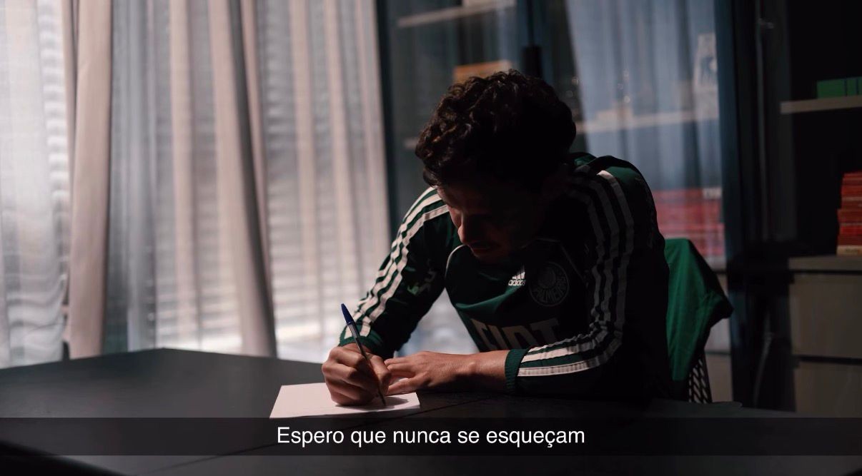 Veiga se despede emocionado do Palmeiras ao ser apresentado pelo América do México