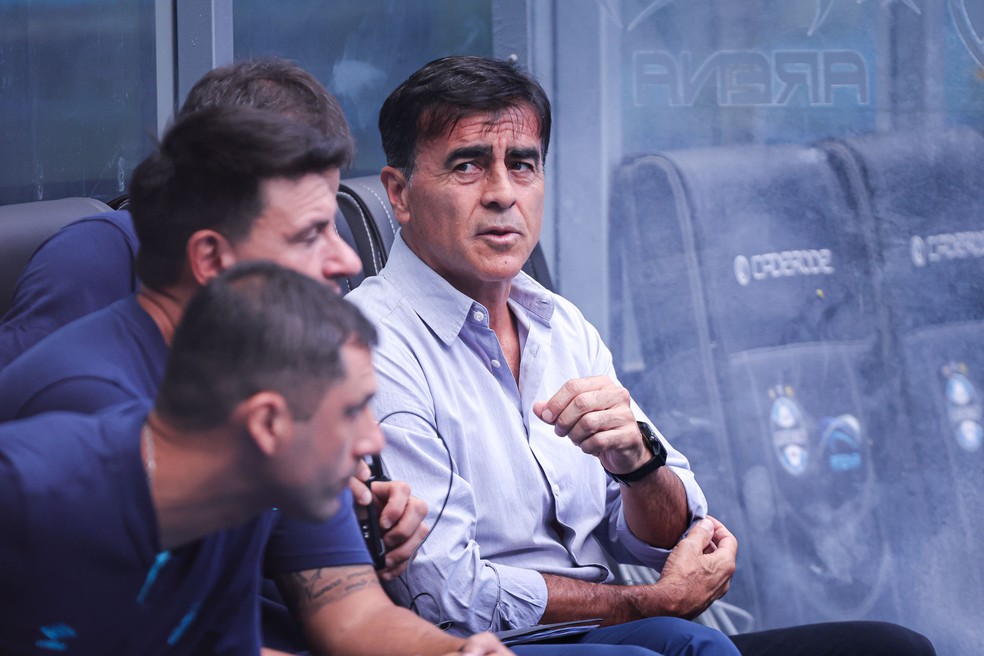Gustavo Quinteros, técnico do Grêmio — Foto: Maxi Franzoi/AGIF