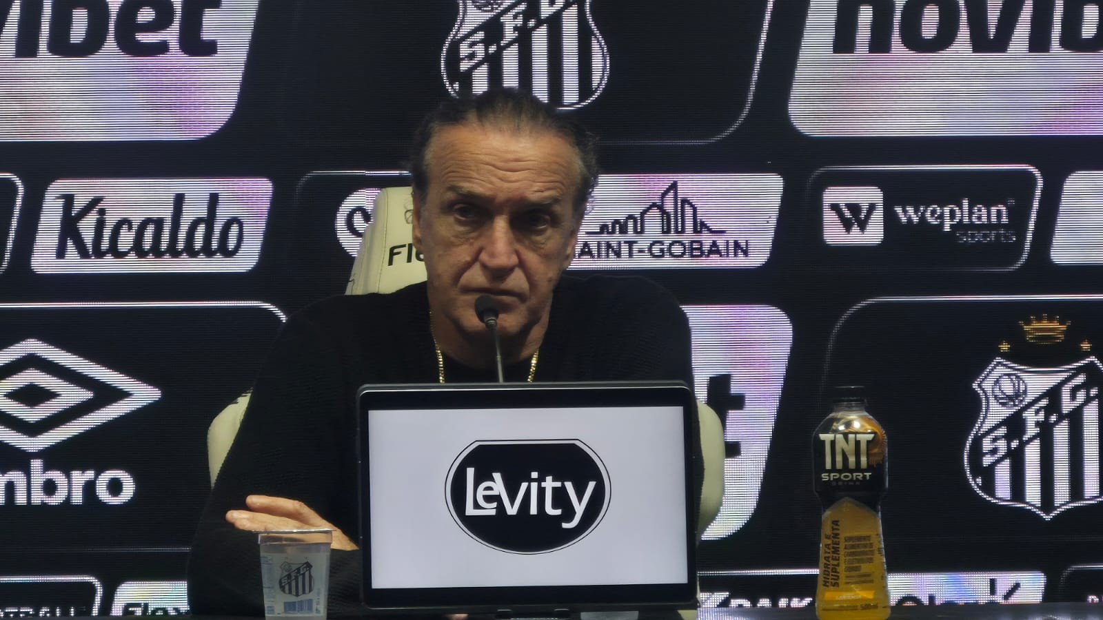 Cuca lamenta lesão de Neymar na eliminação do Santos e afirma: "Vamos ter que nos virar sem ele"
