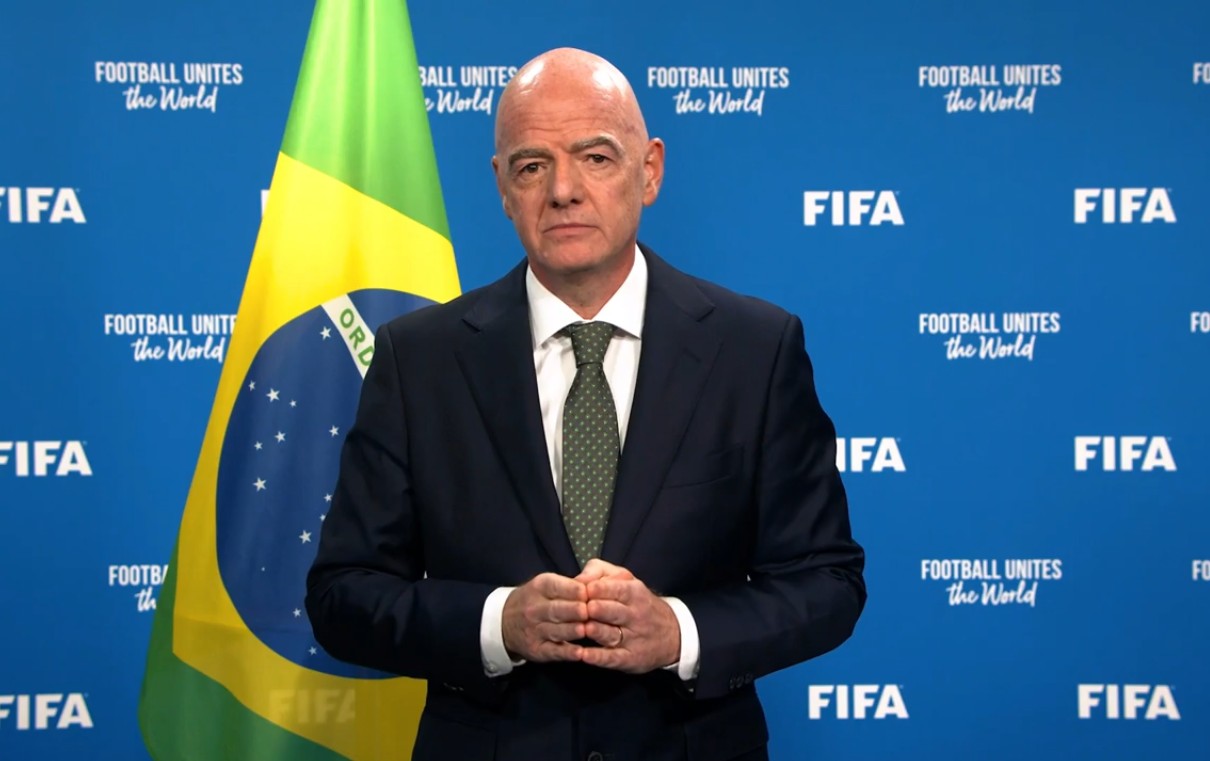 Infantino usou verba da Uefa para indenizar amante na entidade, diz jornal