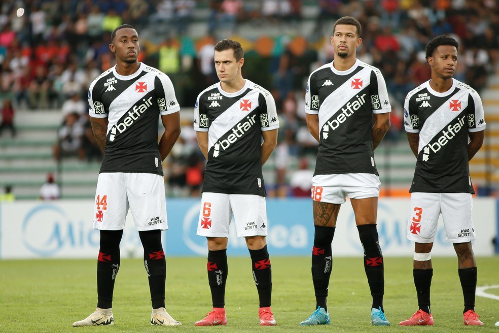 Luiz Gustavo, Lucas Piton, João Victor e Tchê Tchê, Vasco x Puerto Cabello — Foto: Matheus Lima / CRVG