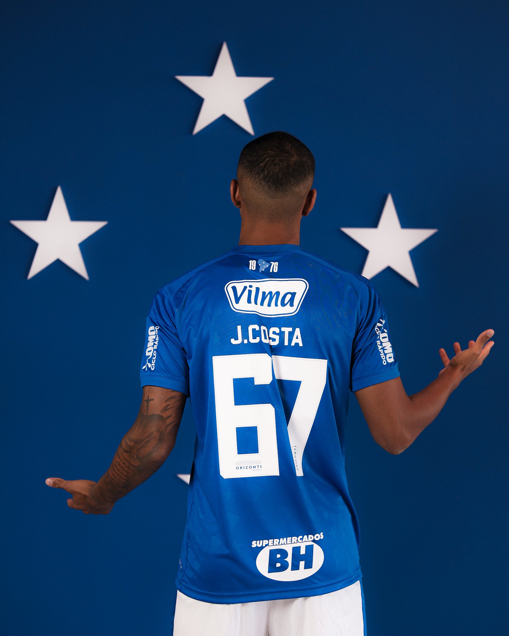 João Costa e o número 67: escolha polêmica que gera reações na torcida do Cruzeiro
