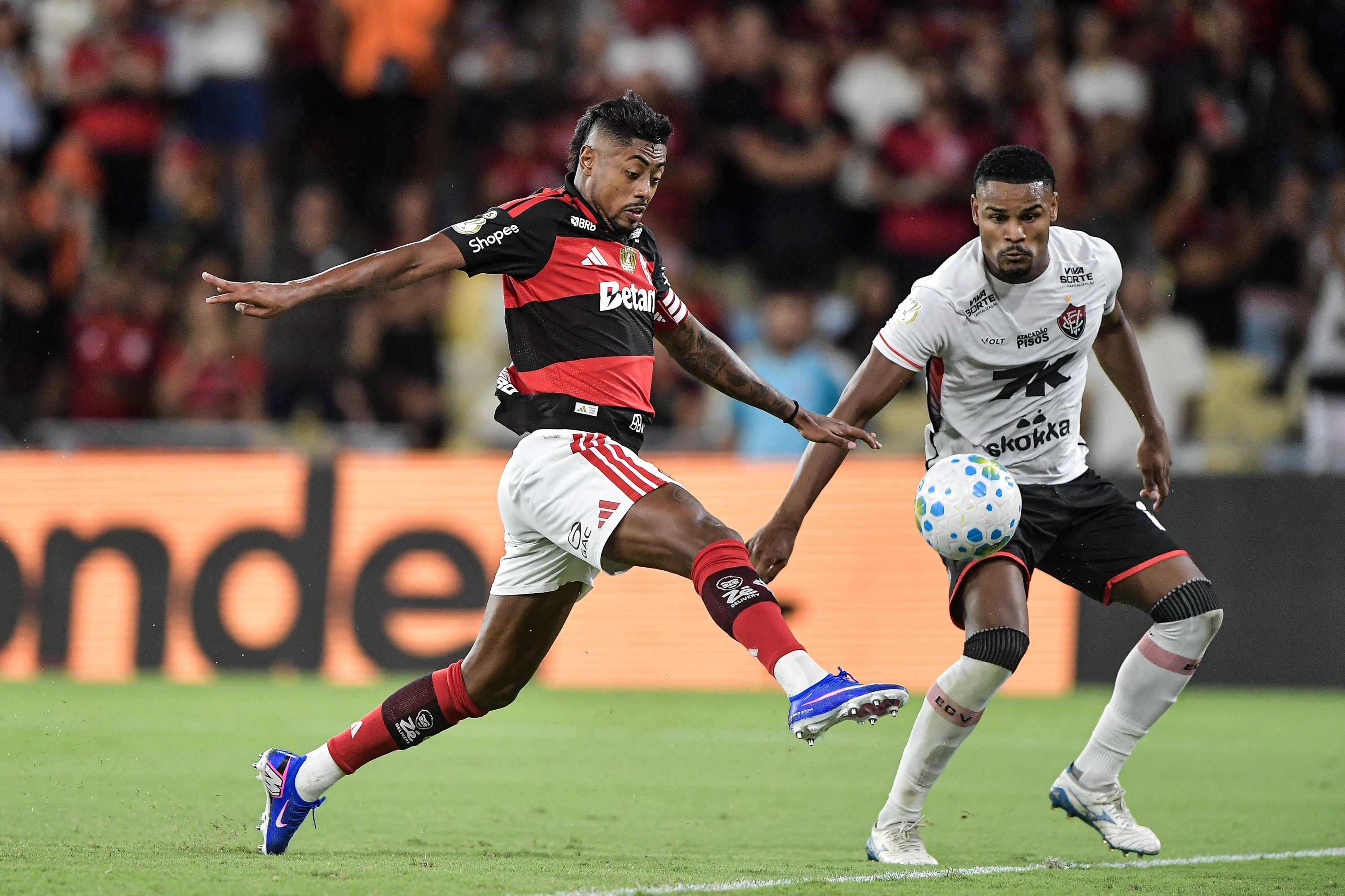 Perto de assinar renovação, Bruno Henrique ganha confiança de Jardim e cresce no Flamengo | Ge