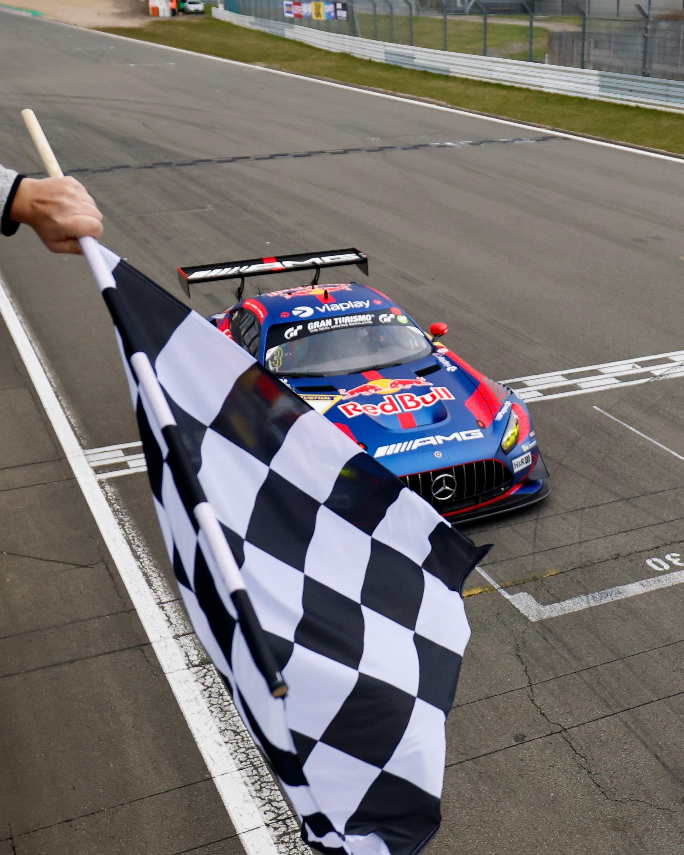 Companheiro se surpreende com "truque" de Verstappen em prova de endurance: "Não teria pensado"