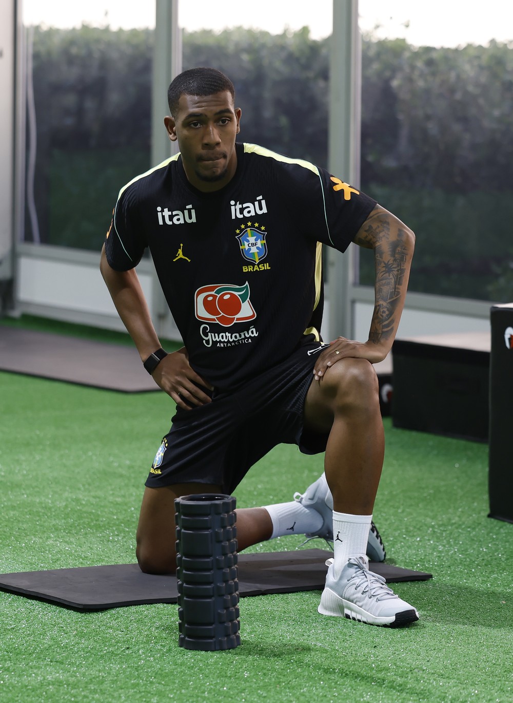 Rayan destaca concorrência na Seleção e sonha com vaga na Copa
