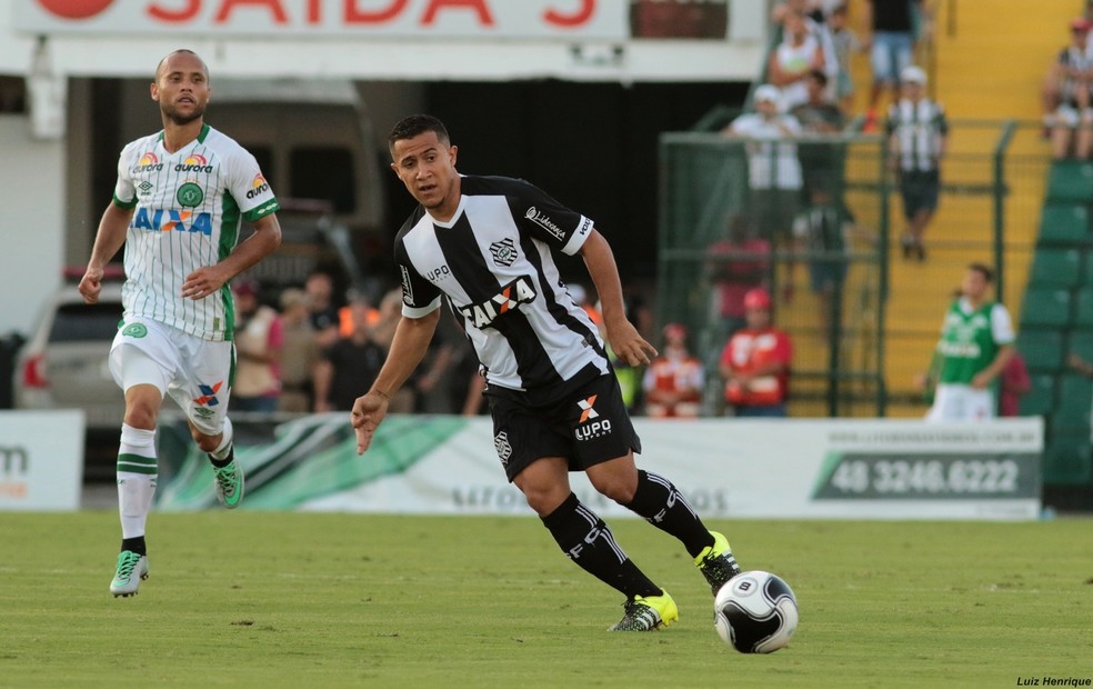 Michael Ortega em ação pelo Figueirense — Foto: Luiz Henrique/Figueirense FC