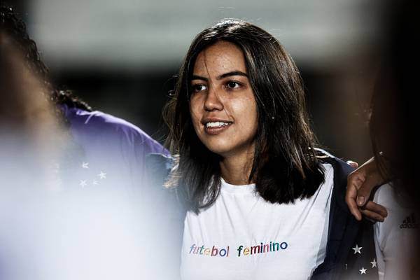 Ex-diretora do Cruzeiro elogia dono do clube e comenta saída repentina.
