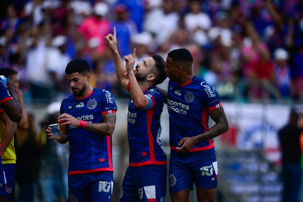 Everton Ribeiro comemora gol do Bahia contra o Vitória — Foto: Jhony Pinho/AGIF