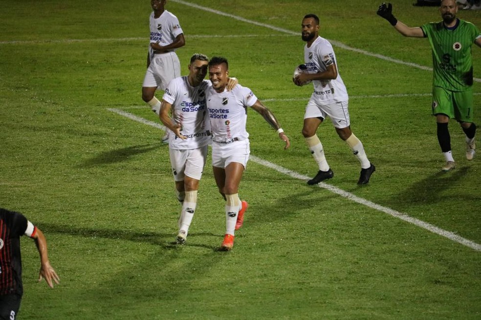 ABC goleia Força e Luz; Parraguez comemora gol — Foto: Augusto César Gomes