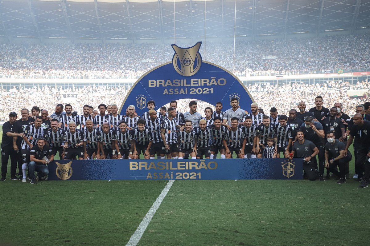 avalia elenco campeão do Brasileiro e Copa do Brasil de