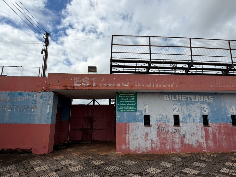 Estádio dos Amaros em ruínas: o fim do Oeste, a saída de Itápolis e o silêncio de uma era no futebol paulista