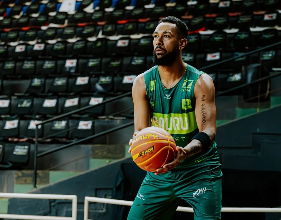 Seleção de basquete dos EUA reage após dois tropeços e vence