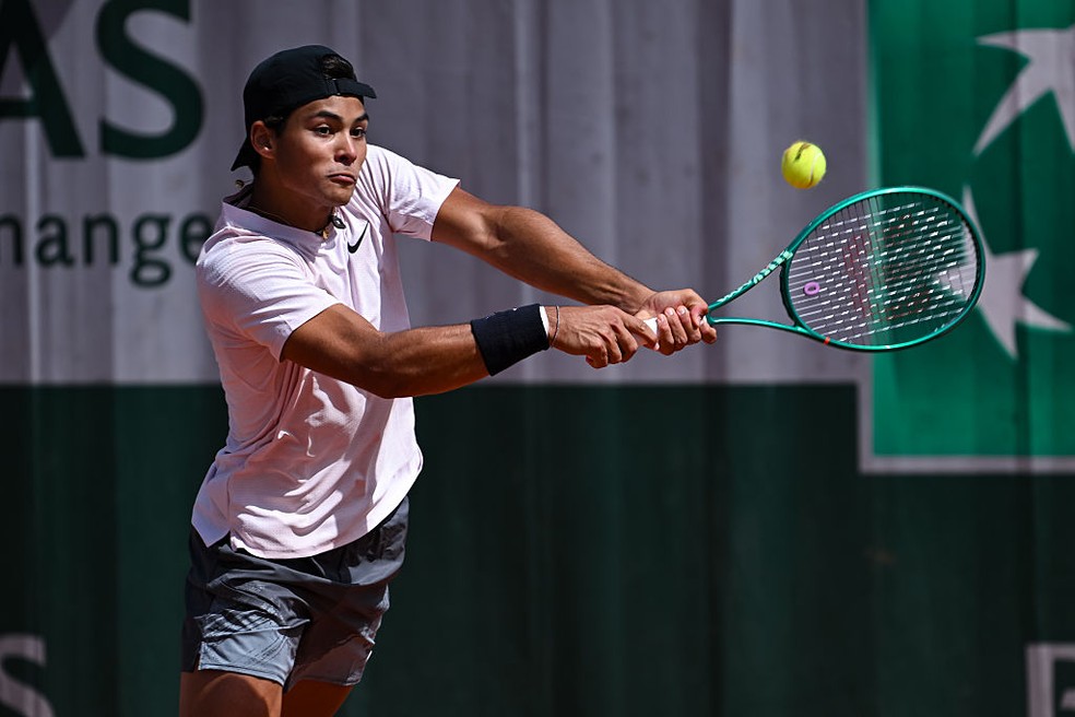 Novo número 1 do mundo, Guto Miguel avança à final do juvenil em Roland Garros — Foto: Daniel Kopatsch/Getty Images