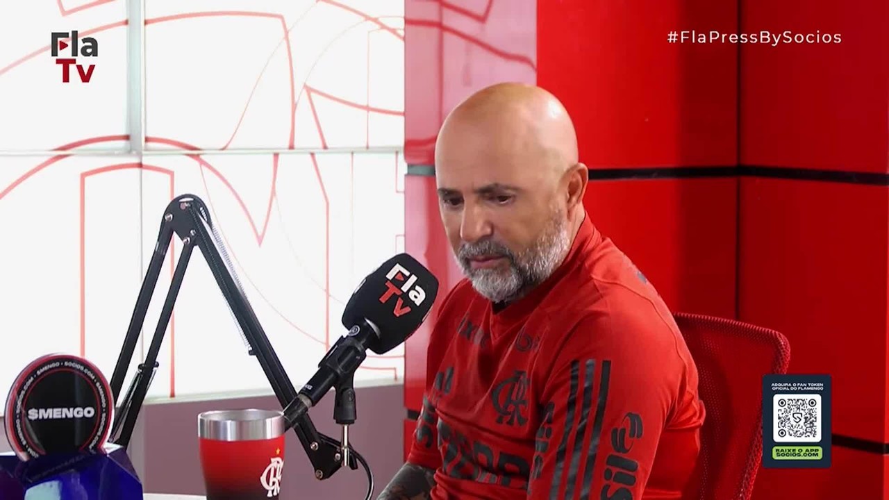 Sampaoli fala sobre movimenta&ccedil;&atilde;o &agrave; beira do campo: 'Quando o time n&atilde;o domina, fico louco'