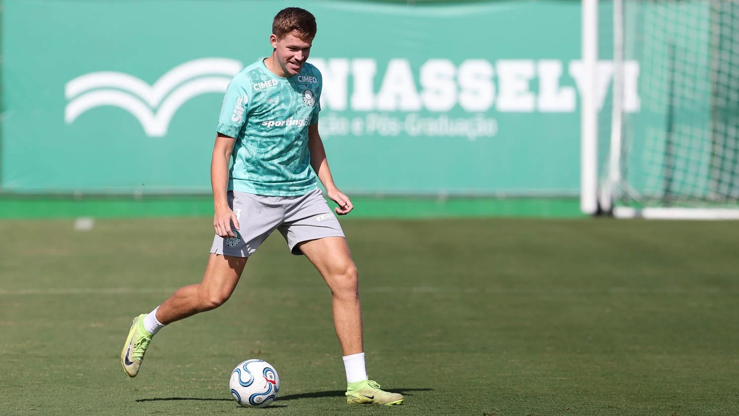 Bruno Fuchs inicia transição física no Palmeiras e fica perto de voltar