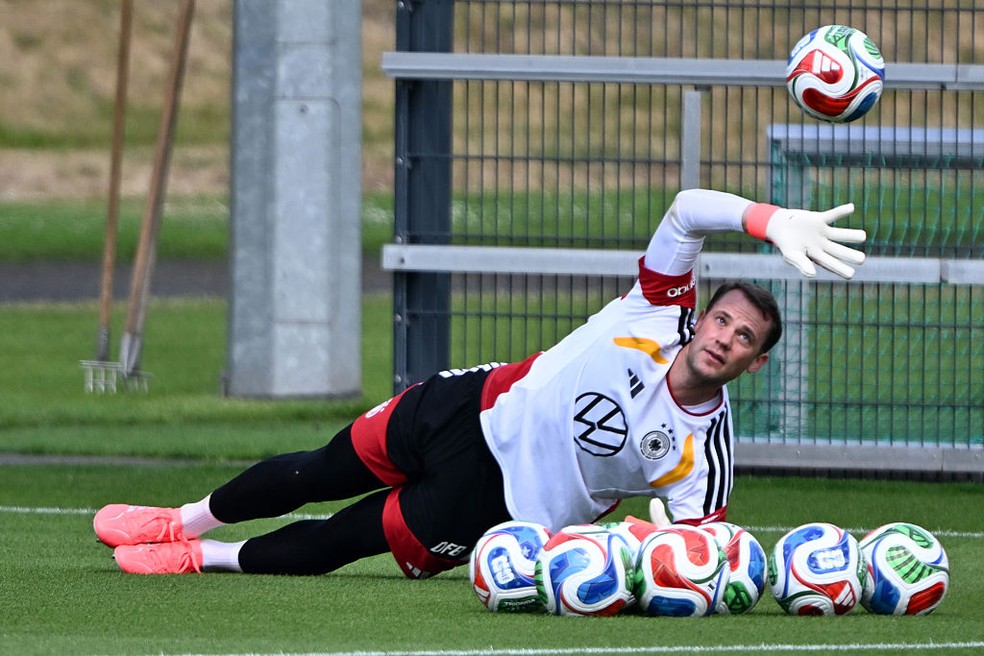 Manuel Neuer participa de evento da seleção alemã antes da viagem aos EUA