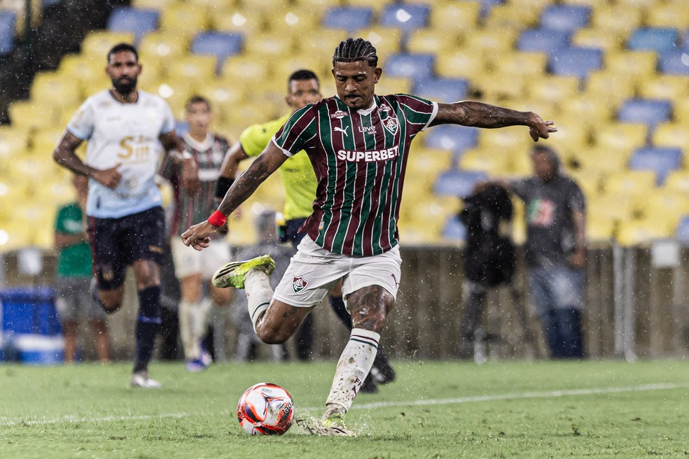 Retorno de Cano dá alívio a Zubeldía e equilibra ataque do Fluminense