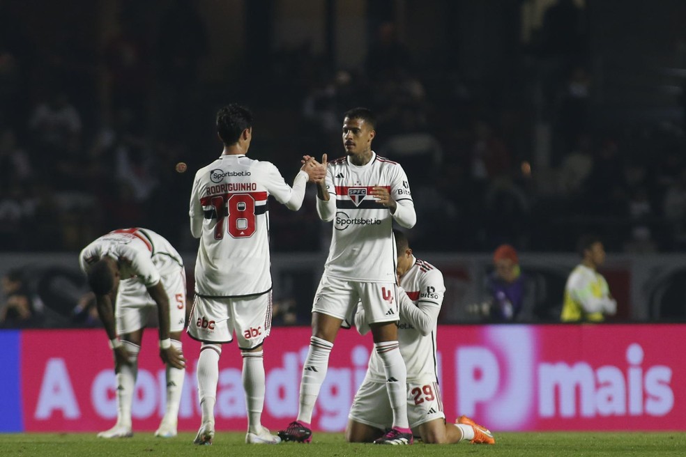 Diego Costa volta ao time titular diante da ausência de Alan Franco — Foto: Miguel Schincariol/saopaulofc