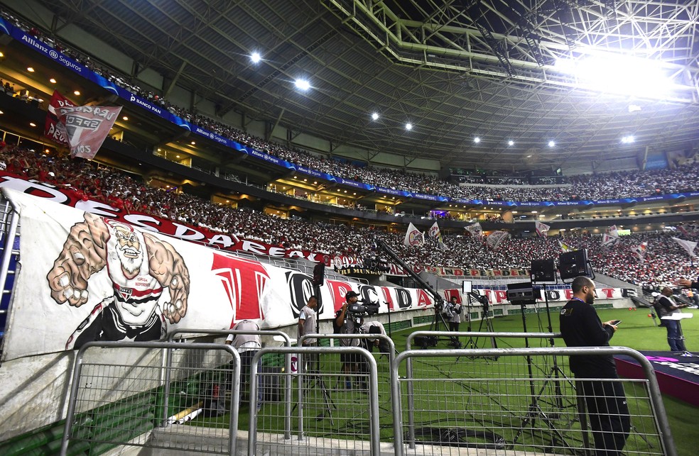 Torcida do São Paulo preencheu as arquibancadas do Allianz Parque contra o Água Santa, no Paulistão — Foto: Marcos Ribolli