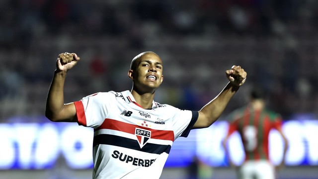 Ryan Francisco comemora gol do São Paulo contra a Portuguesa