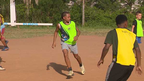 Gerson se compromete a realizar sonho de jovem do Porto Alegre no Flamengo