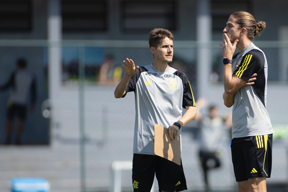Ivan e Filipe Luís trabalharam juntos no sub-20 do Flamengo — Foto: Adriano Fontes