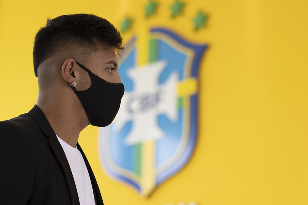 Gabriel Menino na apresentação à Seleção
