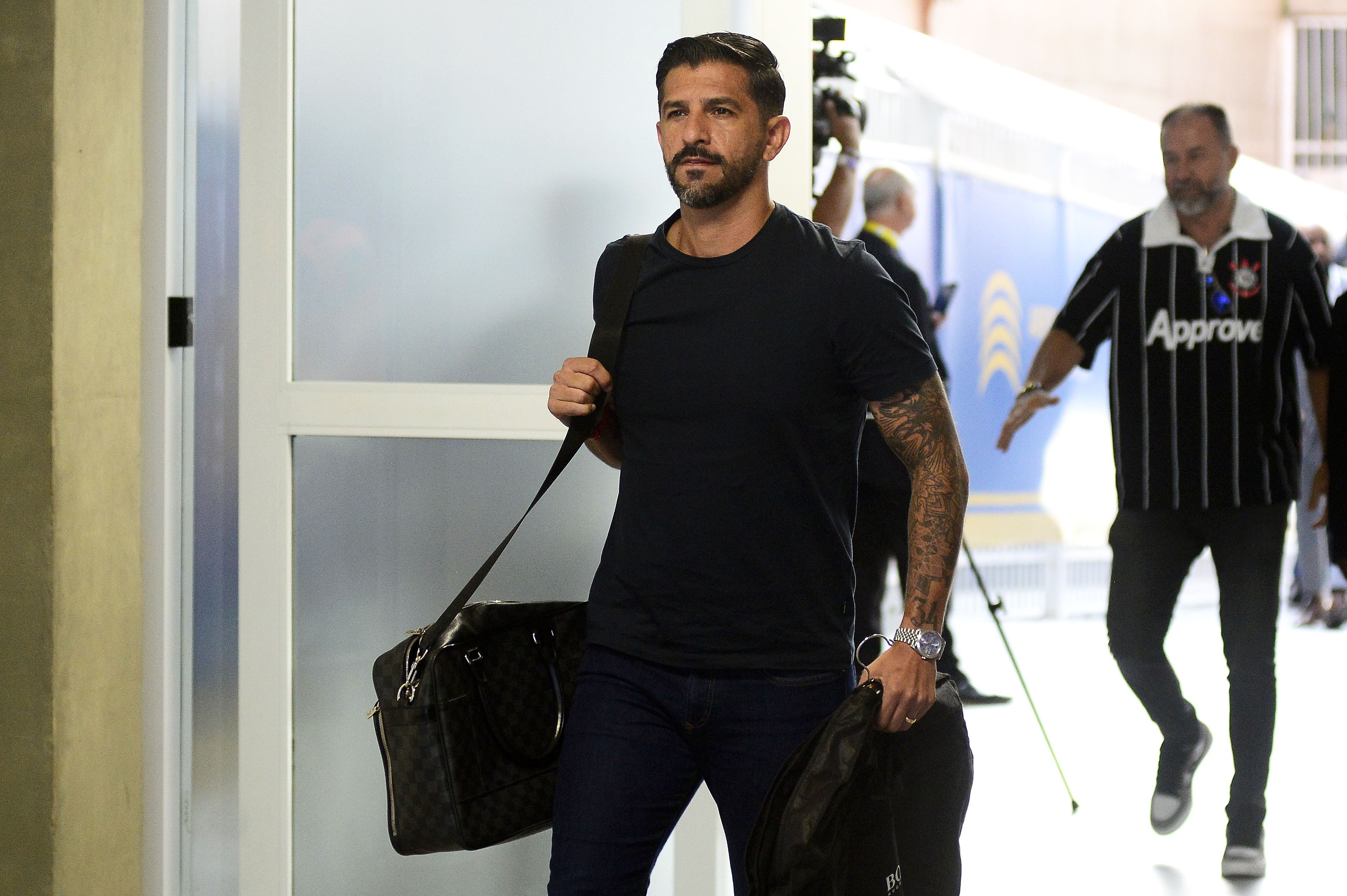 Emiliano Díaz não usa desculpa dos desfalques e cutuca o vice-campeão paulista