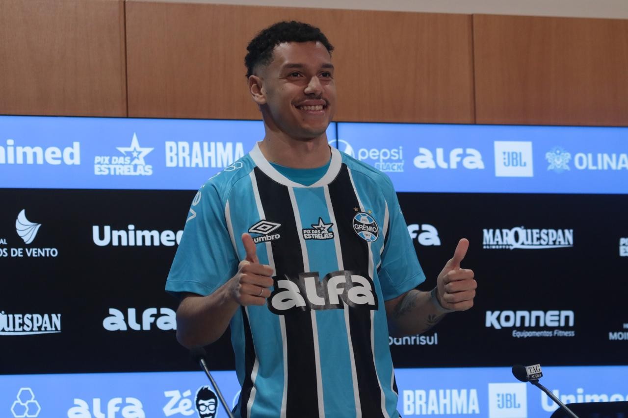 Enzo chega ao Grêmio e destaca oportunidade única de sua carreira.