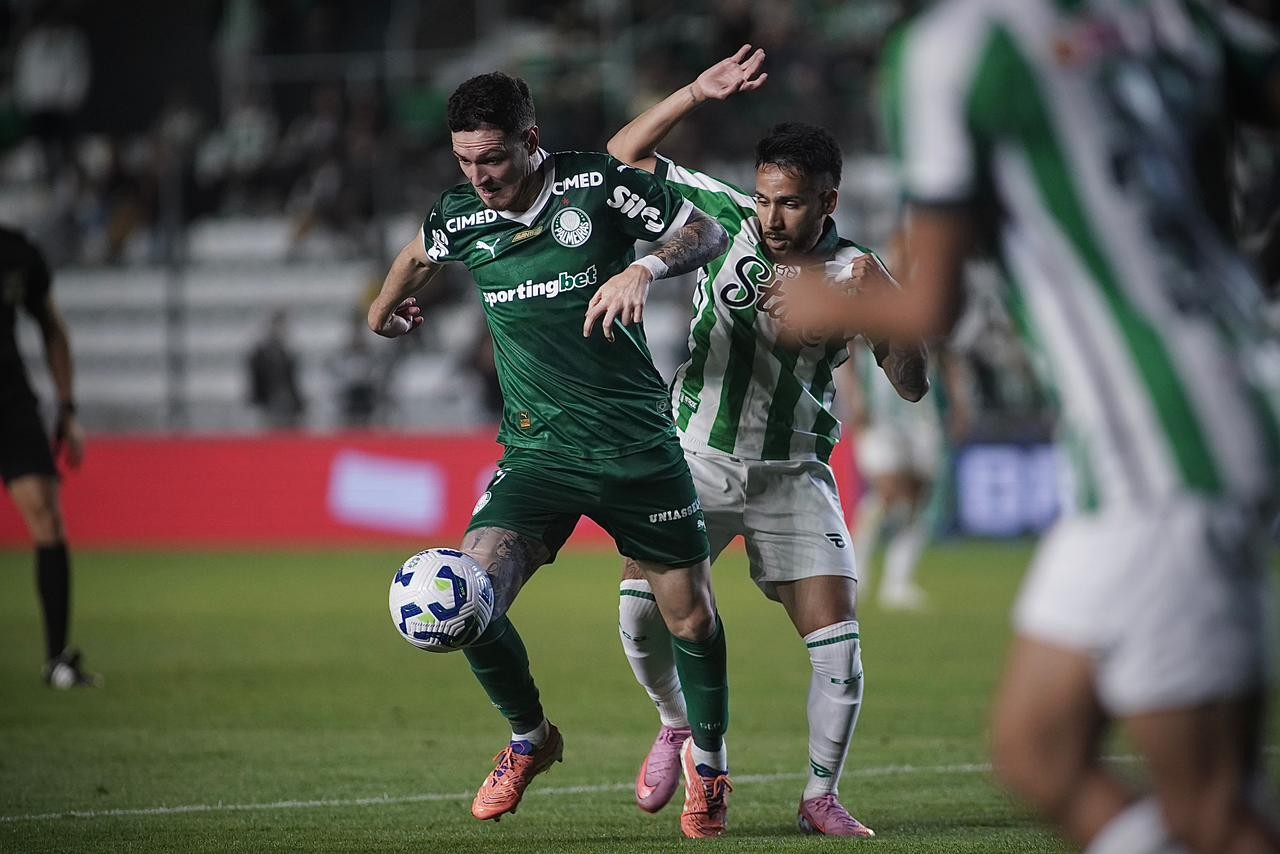 Desfalque decisivo: Aníbal Moreno deixa Palmeiras em crise após derrota para o Santos no Brasileiro