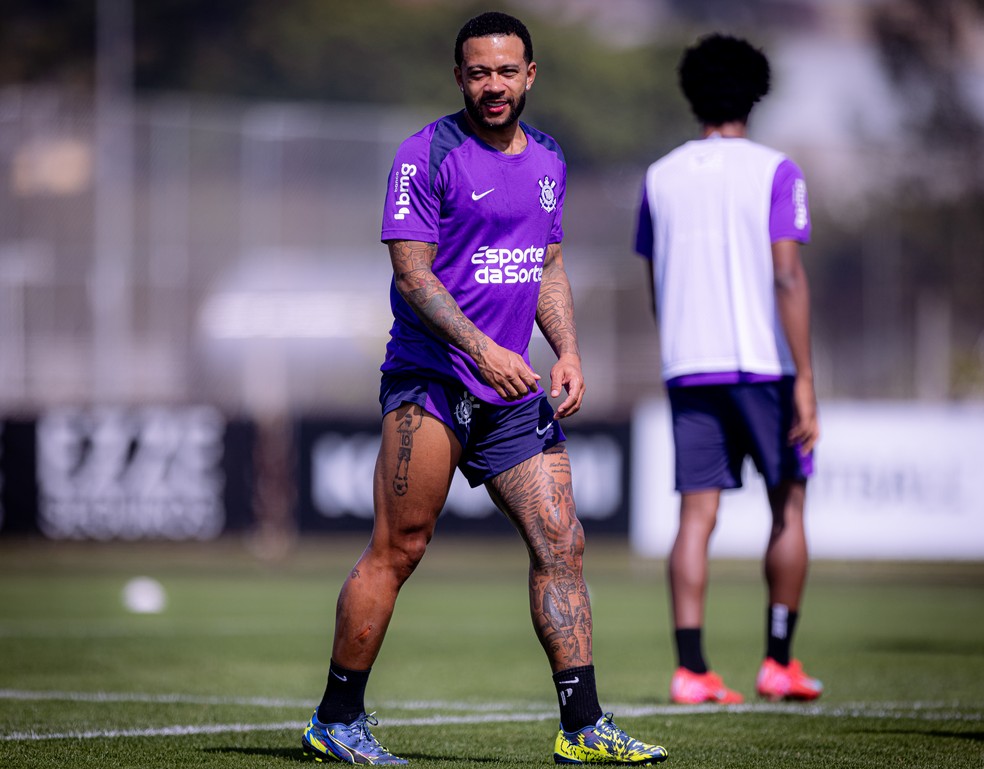 Euforia, título, treta e tatuagem nova: Memphis Depay completa um ano no Corinthians