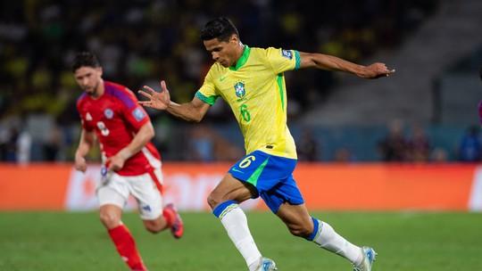 Douglas Santos celebra nova convocação e espera se firmar como titular da Seleção Brasileira