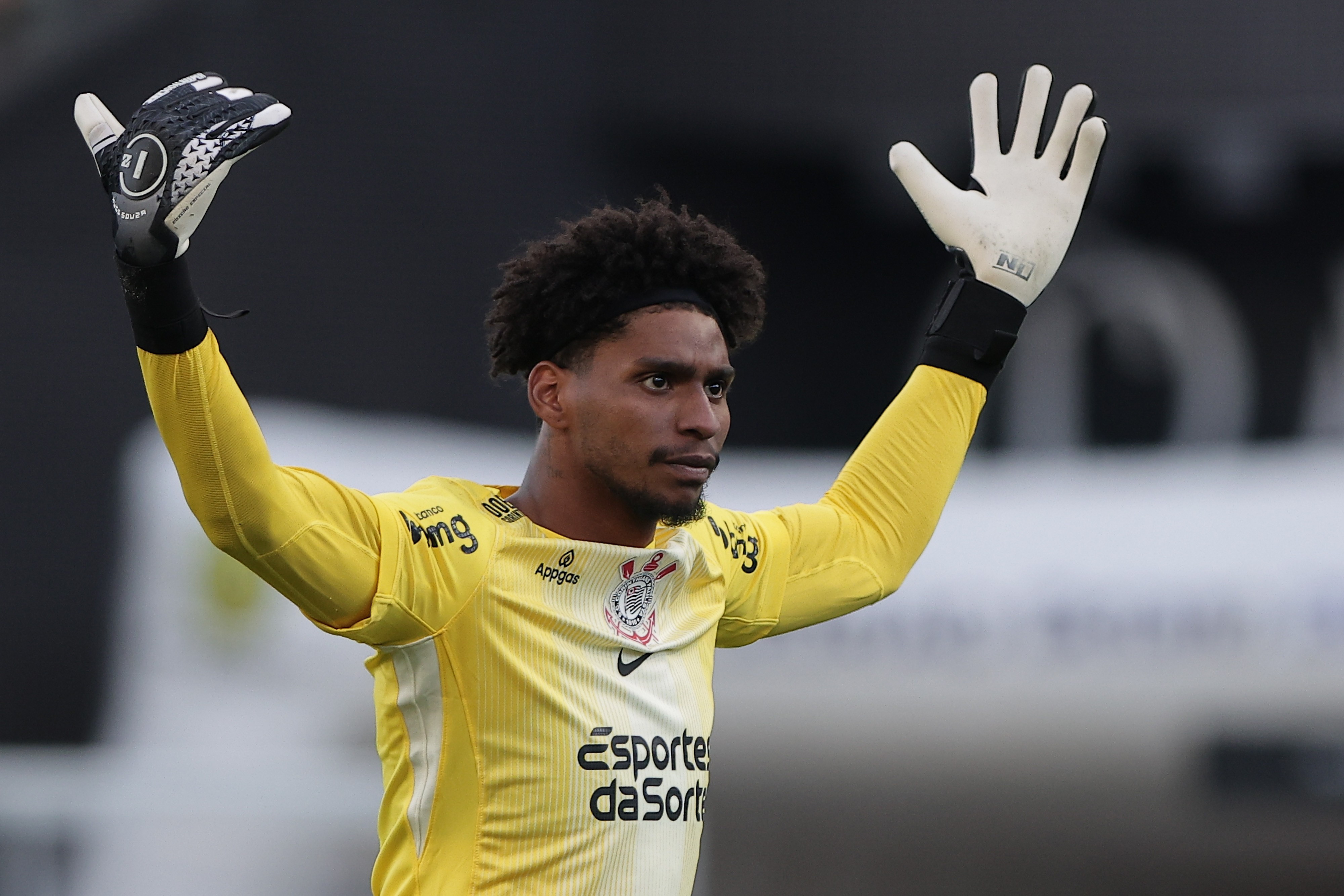 Hugo Souza, goleiro do Corinthians, na pré-lista de convocados por Carlo Ancelotti.